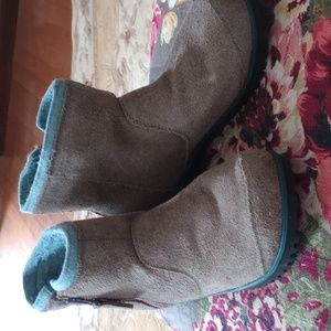 Sorel Mossy Green and Light Blue Suede Boots. Very Warm. Very Nice.